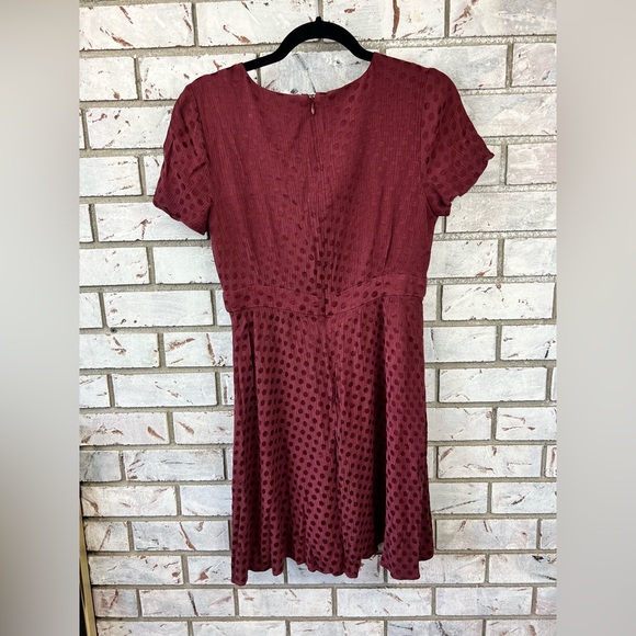 Madewell | V-Neck Fit-and-Flare Dress in Dot Jacquard - Picture 7 of 9